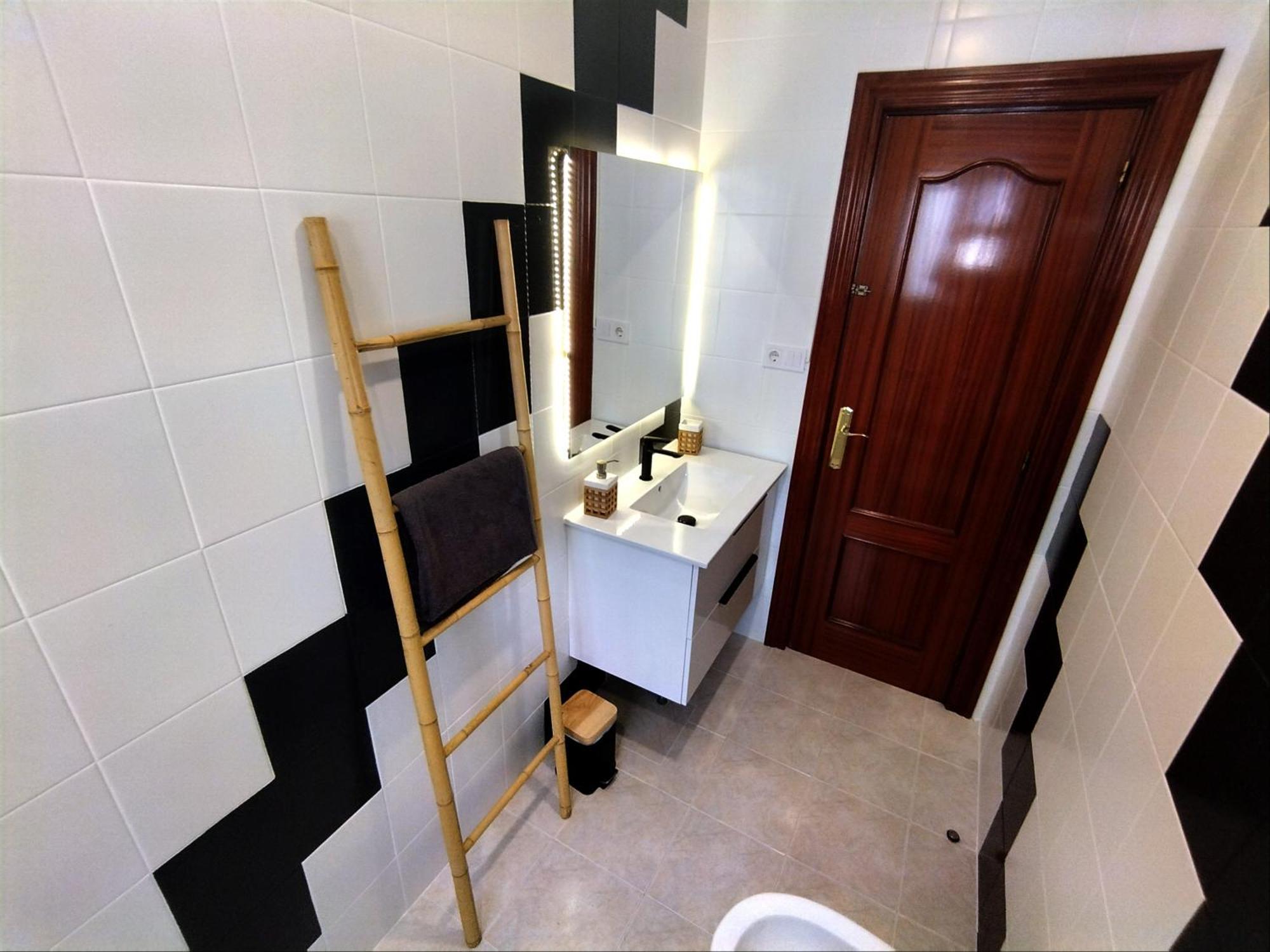Habitaciones En Apartamento Compartido W Host Alicante Eksteriør billede