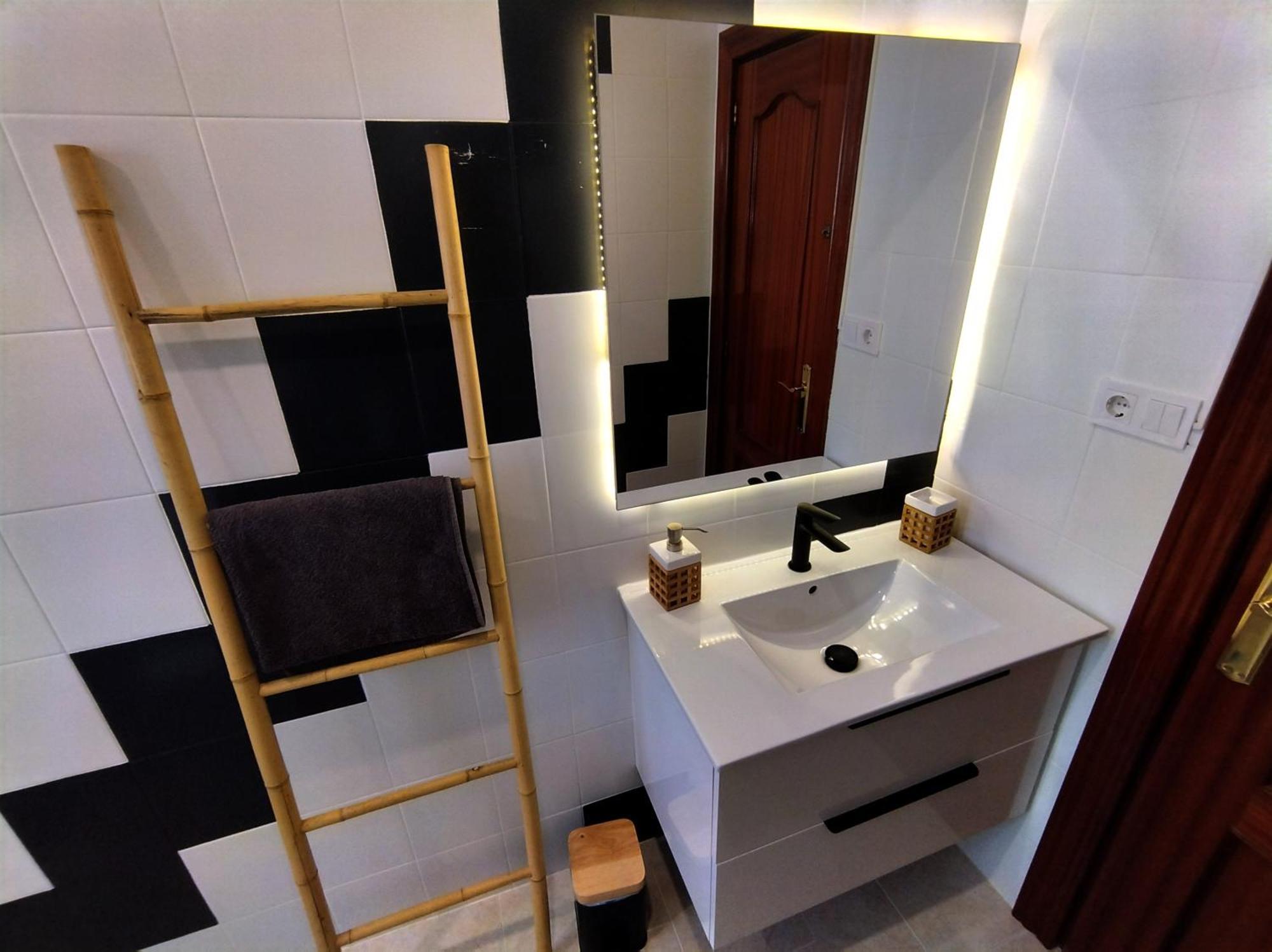 Habitaciones En Apartamento Compartido W Host Alicante Eksteriør billede