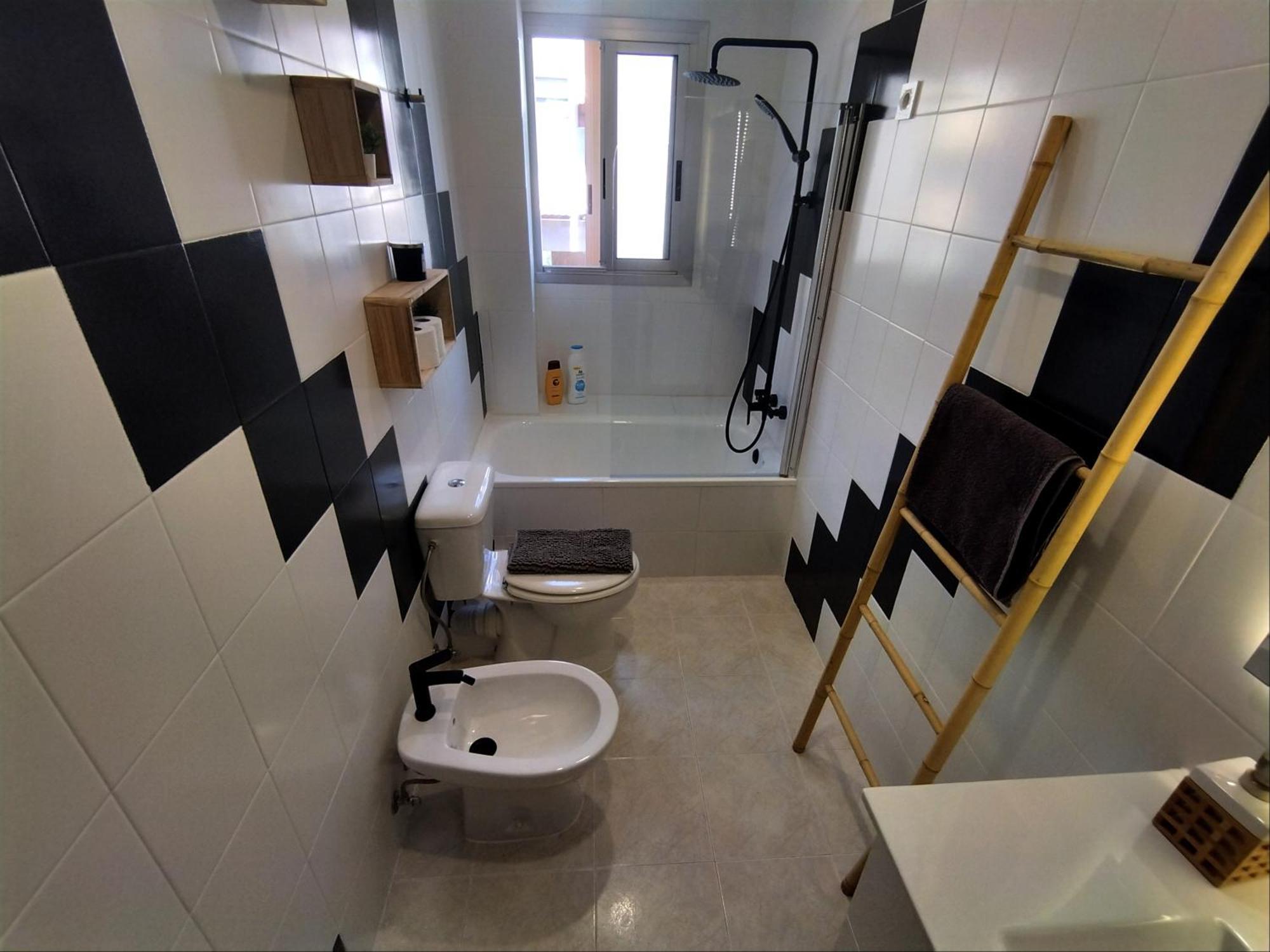 Habitaciones En Apartamento Compartido W Host Alicante Eksteriør billede